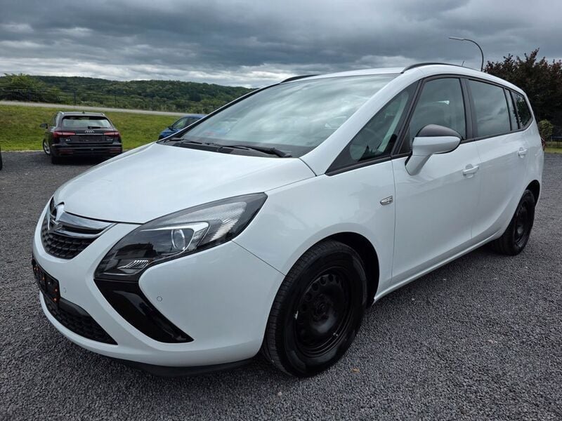 Weiß Gebraucht 2016 Opel Zafira Tourer Selection Van / Kleinbus | 10.590 € (Fairer Preis) - Bild 1/4
