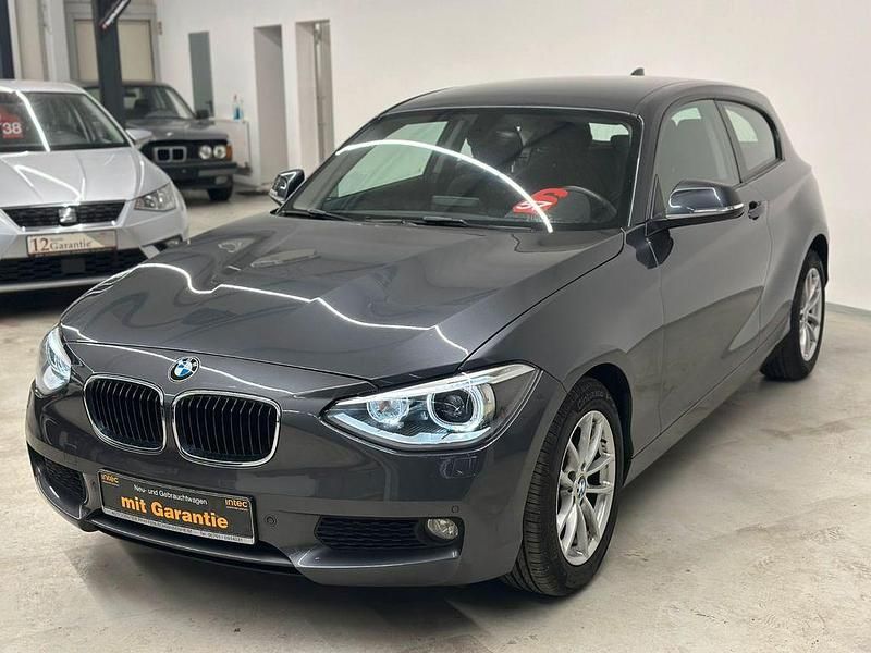 Grau Gebraucht 2014 BMW 118 Comfort Edition Kleinwagen | 9.990 € (Fairer Preis) - Bild 1/4