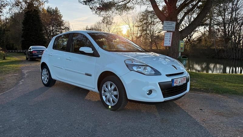 Gebraucht Renault Clio IV 80 PS (58 kW) 2012 Weiß Kleinwagen