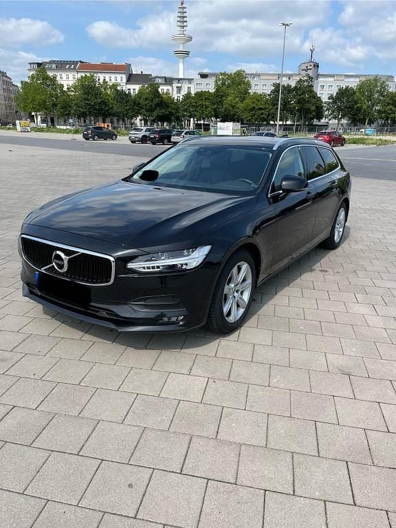 Schwarz Gebraucht 2018 Volvo V90 Momentum Kombi | 17.000 € (Fairer Preis) - Bild 1/4