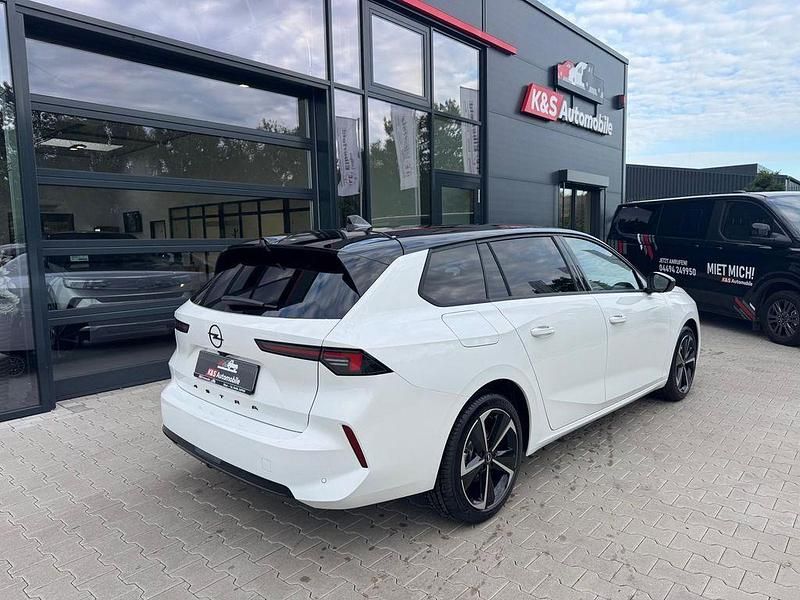 Neu Opel Astra 131 PS (96 kW) 2025 Weiß Kombi