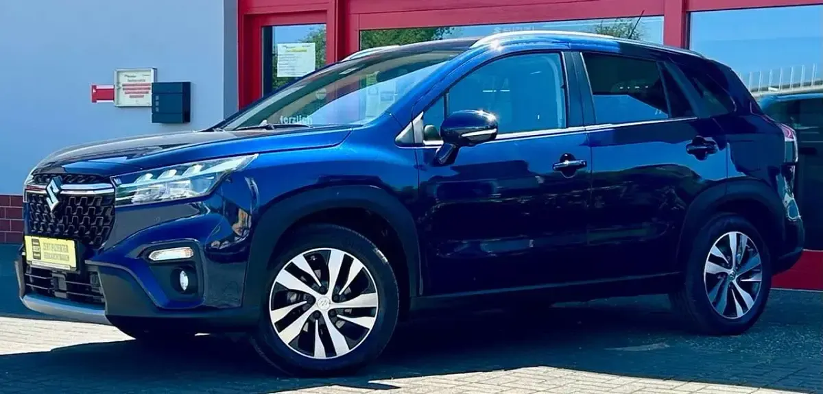 Gebraucht Suzuki SX4 S-Cross Comfort+ 129 PS (94 kW) 2024 Sphere blue pearl metallic SUV