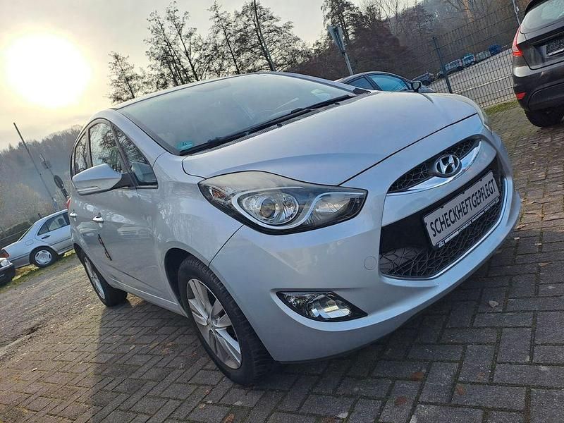 Gebraucht Hyundai ix20 Style 125 PS (91 kW) 2011 Silber Kleinwagen