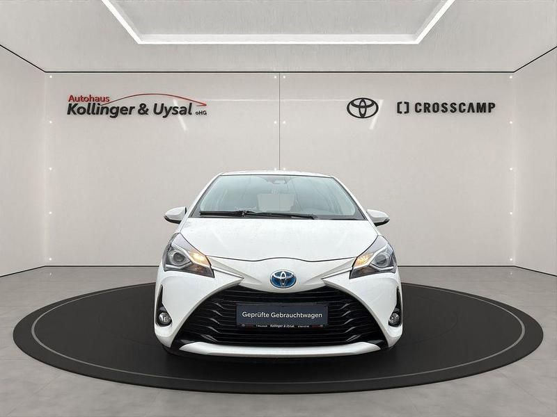 Gebraucht Toyota Yaris Hybrid Team 75 PS (55 kW) 2018 Super (pure) white ii Limousine