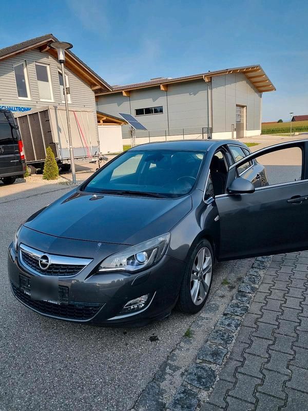 Grau Gebraucht 2010 Opel Astra Kleinwagen | 3.300 € (Guter Preis) - Bild 1/4