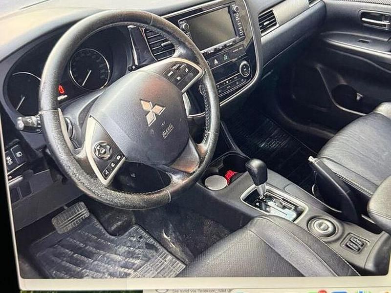 Gebraucht Mitsubishi Outlander Classic Collection Plus 150 PS (110 kW) 2015 Grau SUV