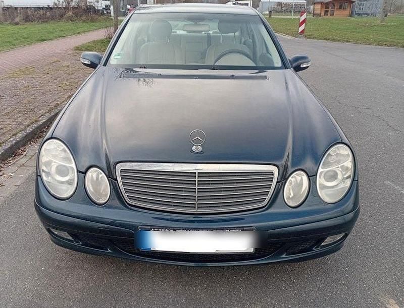 Gebraucht Mercedes E240 Elegance 177 PS (130 kW) 2002 Schwarz Limousine