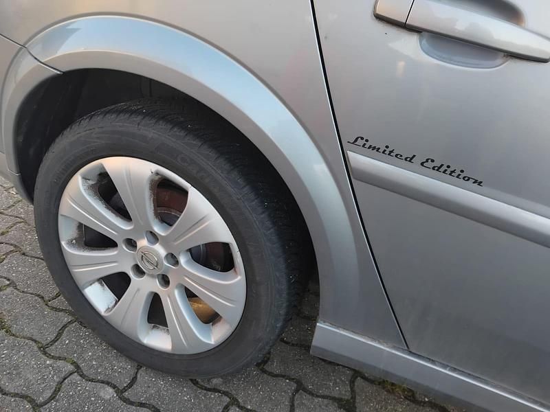 Gebraucht Opel Signum Edition 150 PS (110 kW) 2008 Silber Kleinwagen