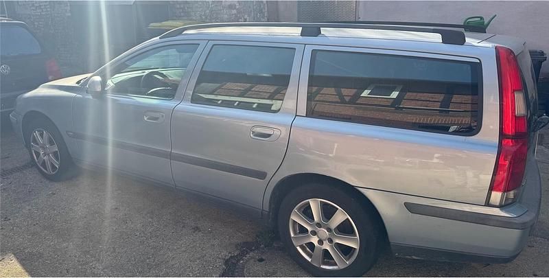 Gebraucht Volvo V70 163 PS (119 kW) 2002 Blau Kombi