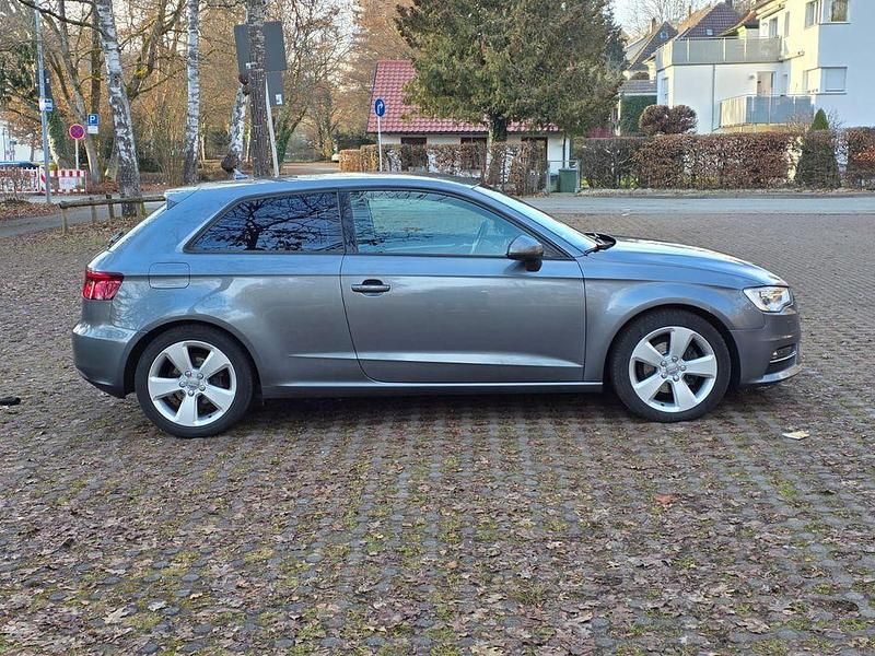Gebraucht Audi A3 Attraction 150 PS (110 kW) 2014 Grau Limousine