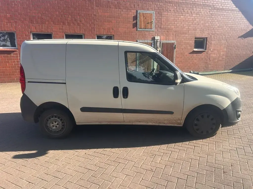 Gebraucht Opel Combo Edition 105 PS (77 kW) 2014 Weiß Van / Kleinbus
