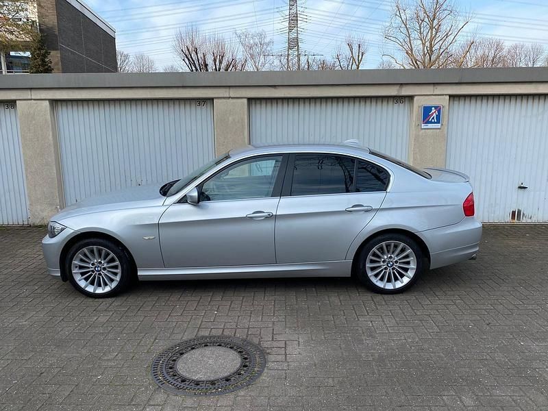 Gebraucht BMW 325 218 PS (160 kW) 2008 Grau Limousine