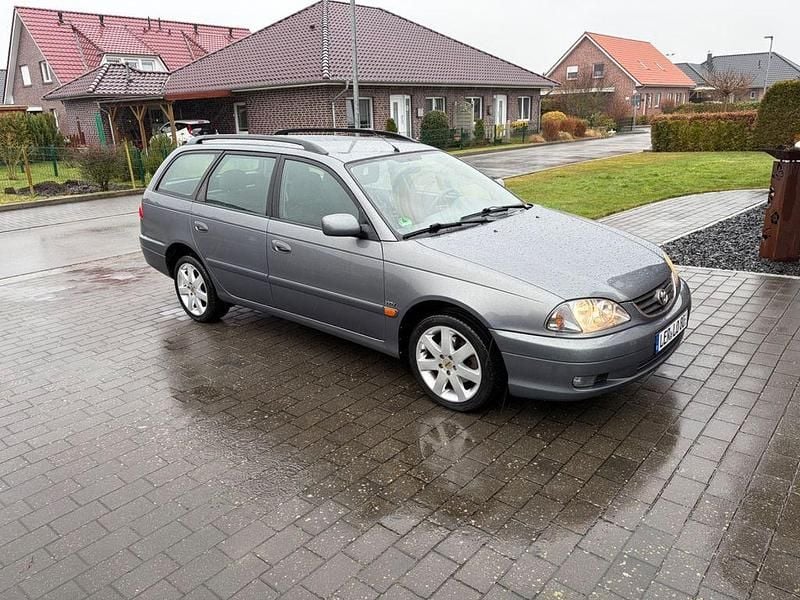Gebraucht Toyota Avensis Style 129 PS (94 kW) 2002 Grau Limousine