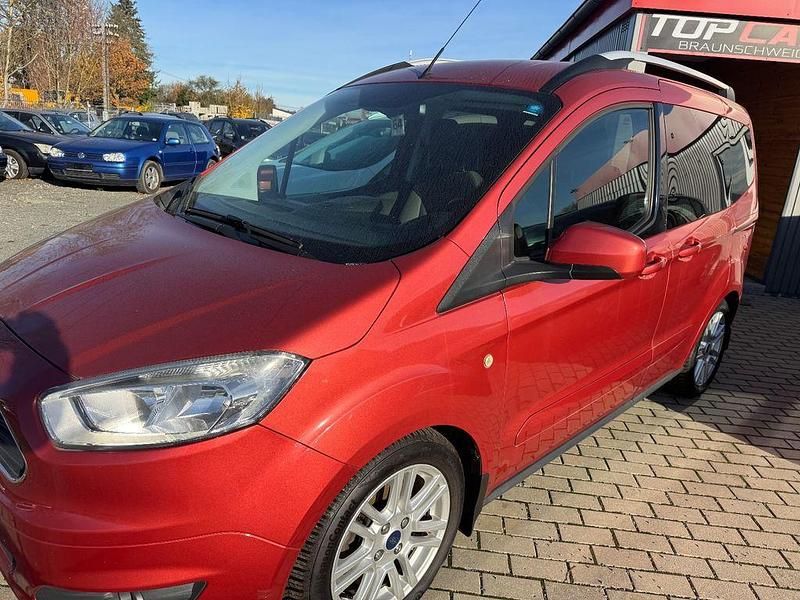 Gebraucht Ford Tourneo Courier Titanium 95 PS (69 kW) 2017 Orange Van / Kleinbus