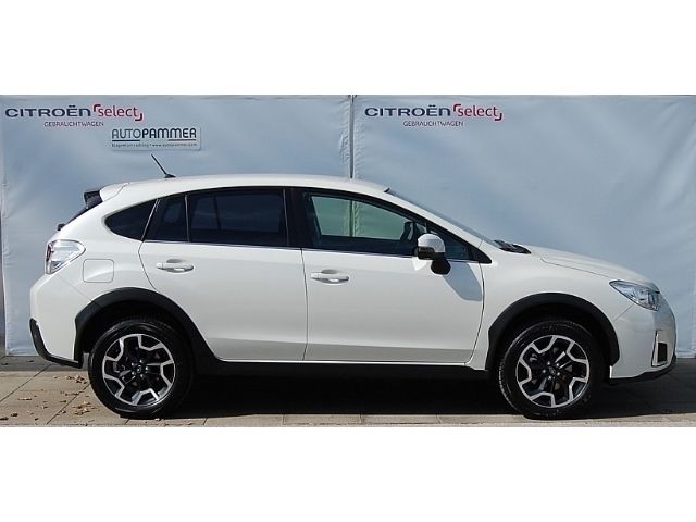 Weiss Gebraucht 2016 Subaru XV Comfort SUV | 17.340 € - Bild 1/4