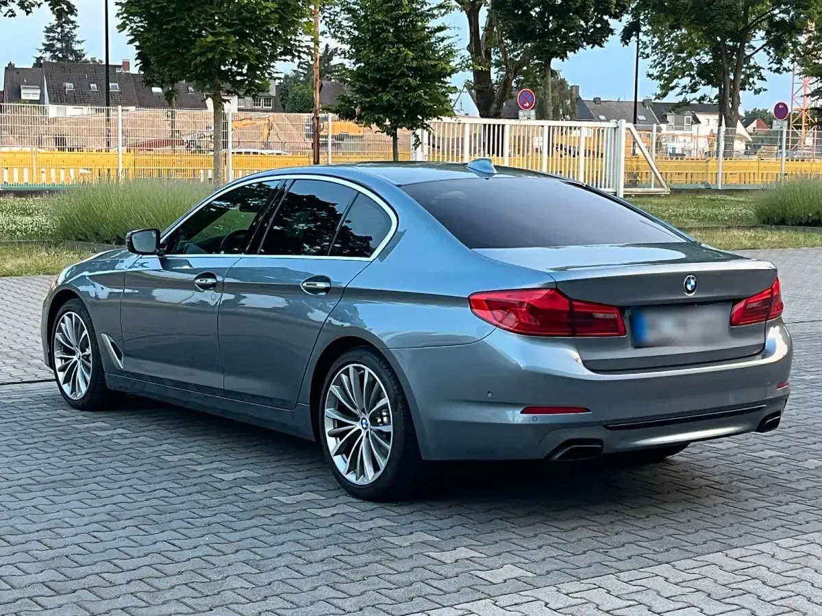 Gebraucht BMW 540 Sport Line 340 PS (250 kW) 2017 Grau Limousine