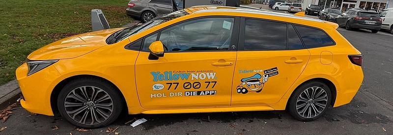 Gelb Gebraucht 2020 Toyota Corolla Hybrid Team Limousine | 20.000 € (Teuer) - Bild 1/4