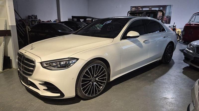 Weiß Gebraucht 2021 Mercedes S500 AMG line Limousine | 82.500 € - Bild 1/4