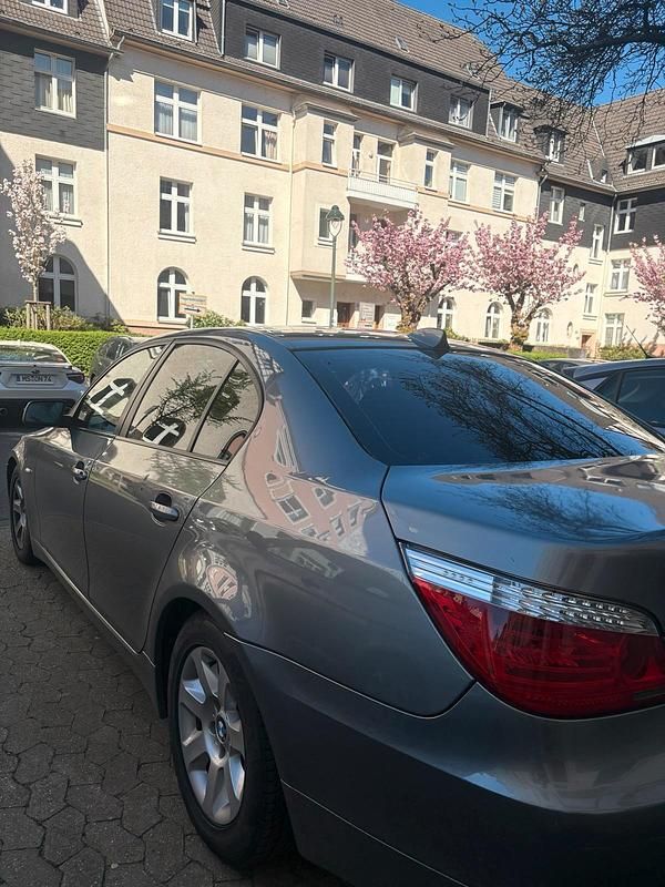 Gebraucht BMW 523 190 PS (139 kW) 2007 Silber Limousine