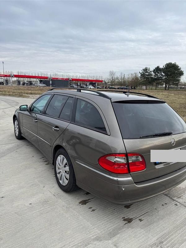 Gebraucht Mercedes E220 Avantgarde 170 PS (125 kW) 2009 Beige Kombi