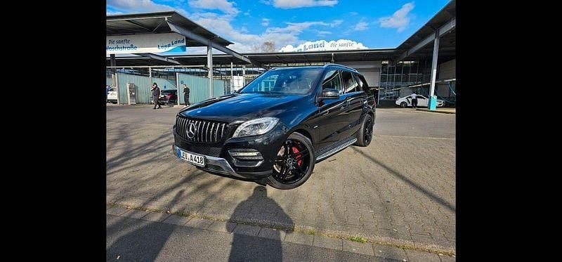 Schwarz Gebraucht 2012 Mercedes ML350 SUV | 17.900 € (Fairer Preis) - Bild 1/4