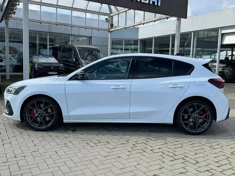 Usado Ford Focus ST 280 CV (205 kW) 2025 Blanco Berlina