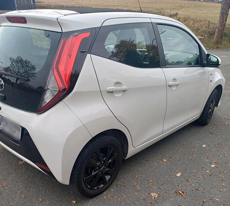 Gebraucht Toyota Aygo 72 PS (52 kW) 2021 Weiß Kleinwagen
