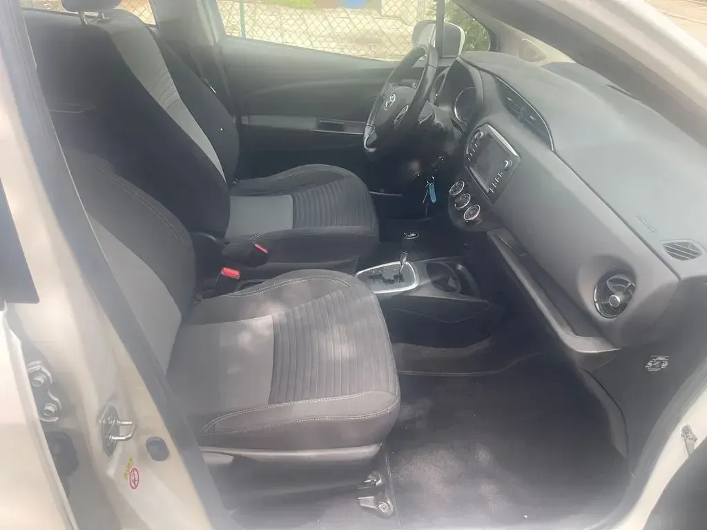 Gebraucht Toyota Yaris Team 111 PS (81 kW) 2018 Weiß Limousine
