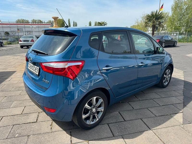 Gebraucht Hyundai ix20 125 PS (91 kW) 2016 Blau Kleinwagen