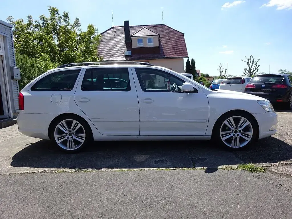 Usado Skoda Octavia RS 140 CV (102 kW) 2013 Blanco Familiar