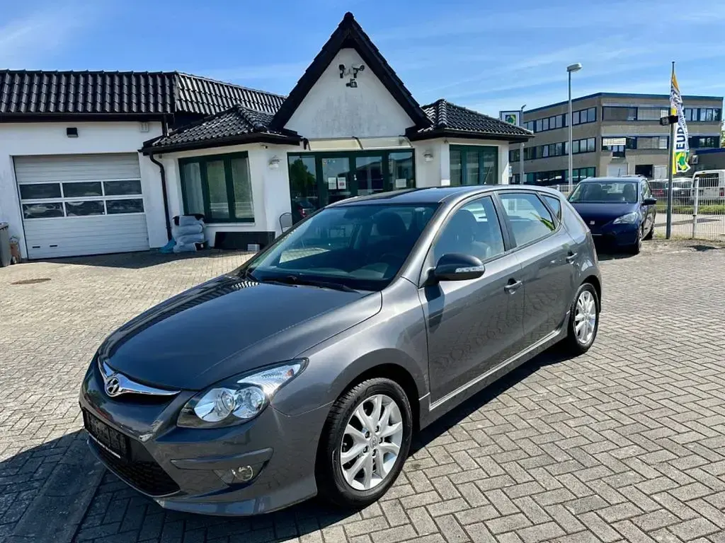 Gebraucht Hyundai i30 Edition 109 PS (80 kW) 2011 Limousine