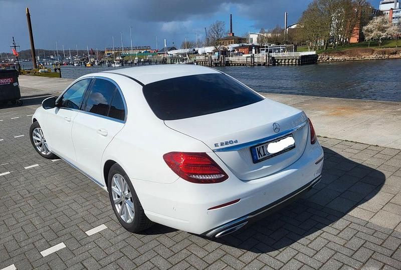 Gebraucht Mercedes E220 Avantgarde 194 PS (142 kW) 2017 Limousine