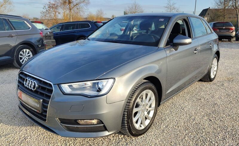 Grau Gebraucht 2016 Audi A3 Sportback Attraction Limousine | 11.900 € (Fairer Preis) - Bild 1/4