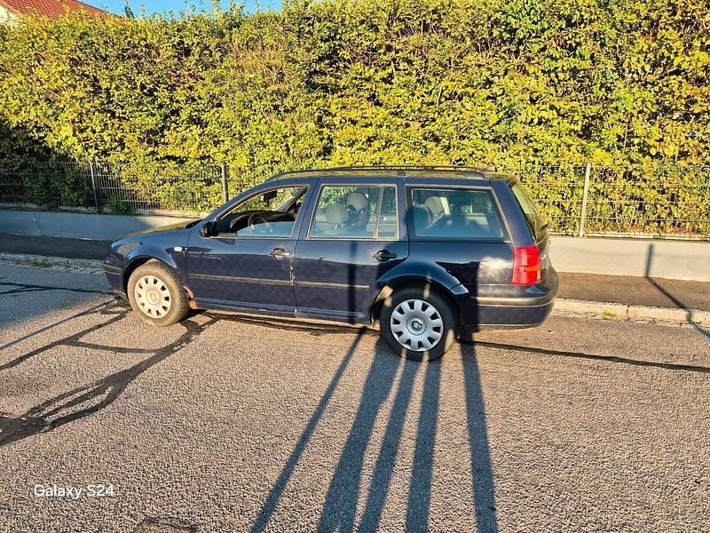 Blau Gebraucht 2000 VW Golf IV Kombi | 600 € (Superpreis) - Bild 1/4