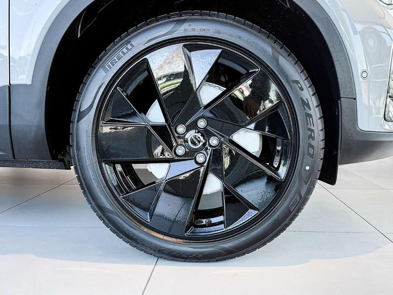 Neu Volvo XC40 Plus 163 PS (119 kW) 2026 Weiss SUV