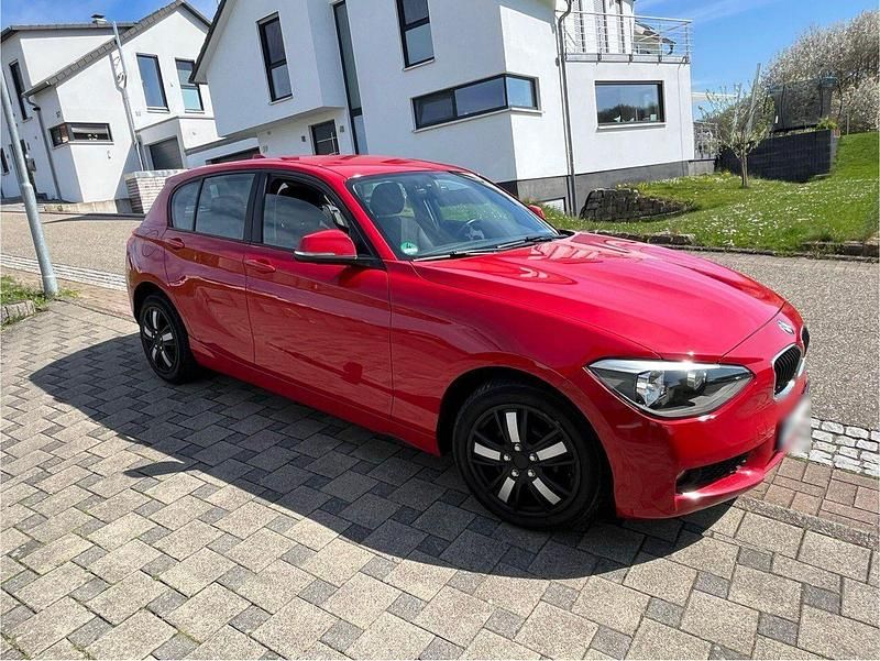Gebraucht BMW 114 105 PS (77 kW) 2014 Rot Kleinwagen