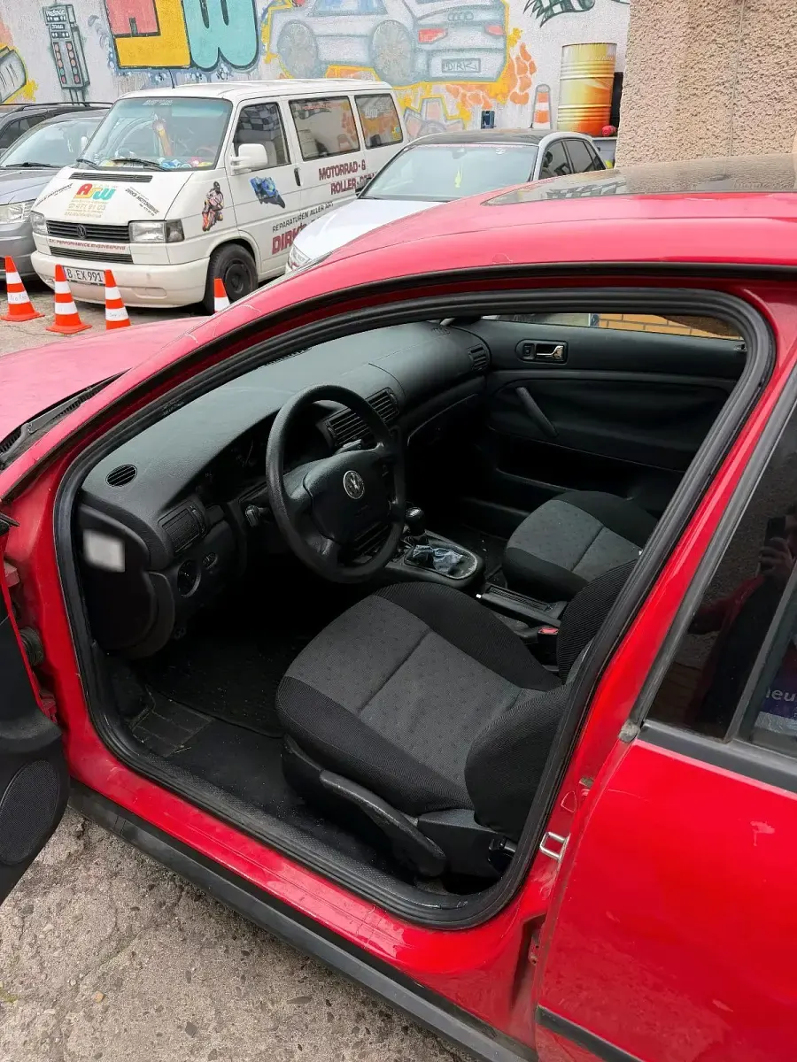 Gebraucht VW Passat 100 PS (73 kW) 1998 Rot Limousine