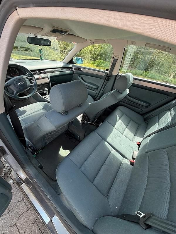 Gebraucht Audi A6 125 PS (91 kW) 2000 Silber Limousine