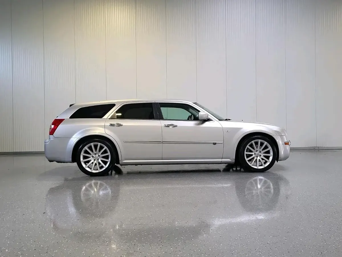 Usado Chrysler 300C 218 CV (160 kW) 2011 Plateado Familiar
