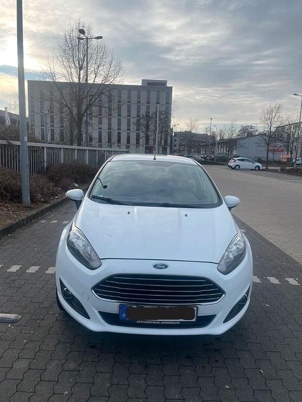 Gebraucht Ford Fiesta Titanium 82 PS (60 kW) 2015 Weiß Kleinwagen