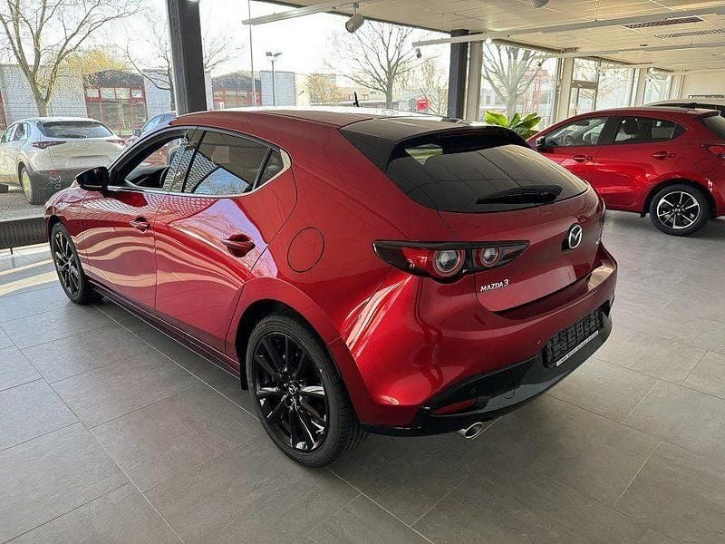 Neu Mazda 3 140 PS (102 kW) 2025 Rot Limousine