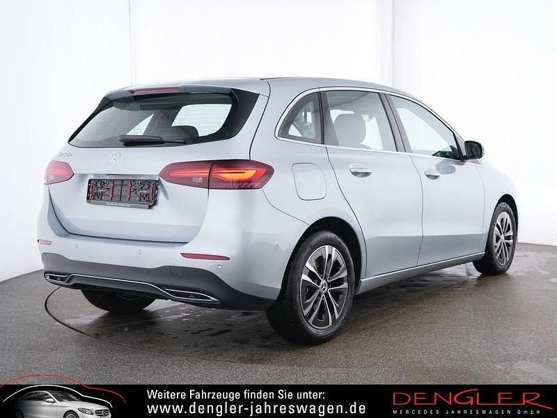 Gebraucht Mercedes E250 Progressive 163 PS (119 kW) 2024 Hightechsilber metallic Limousine