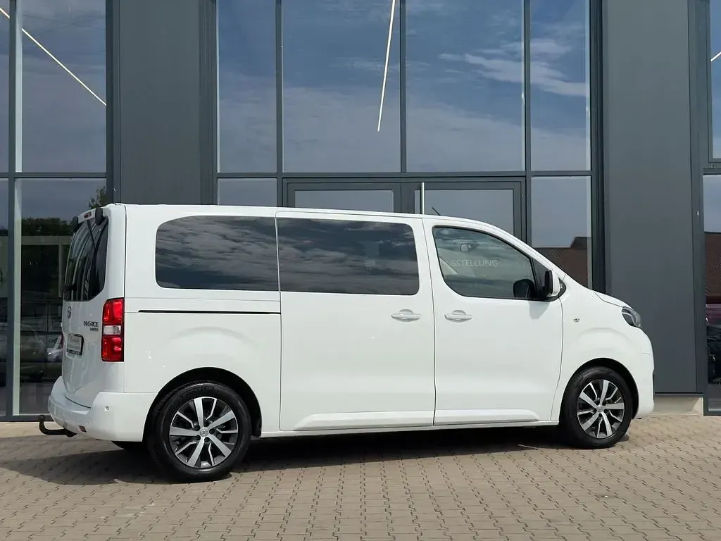 Gebraucht Toyota Proace Verso Team 177 PS (130 kW) 2019 Weiß Kombi