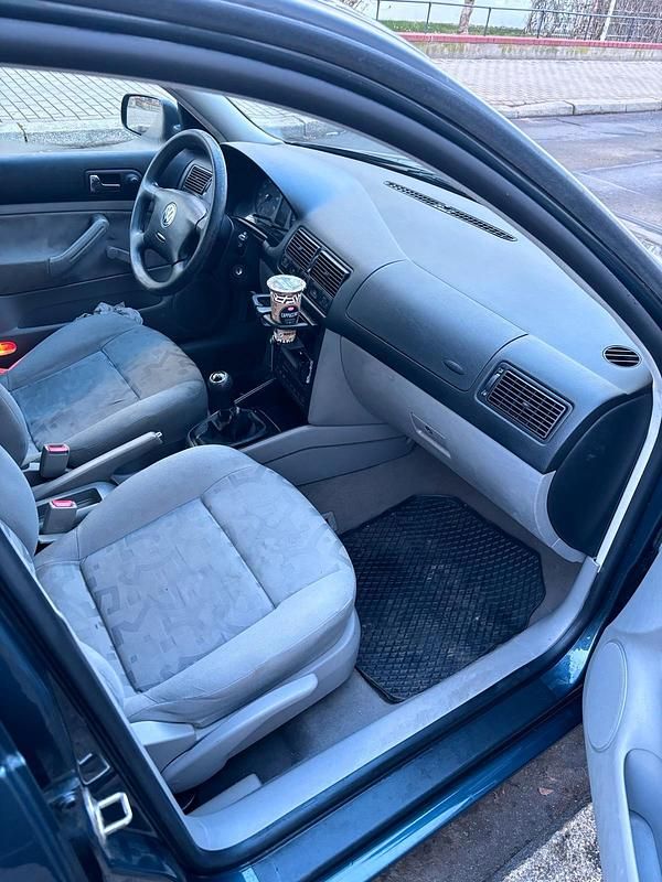 Andere farben Gebraucht 2000 VW Golf IV Kombi | 1.300 € (Guter Preis) - Bild 1/4