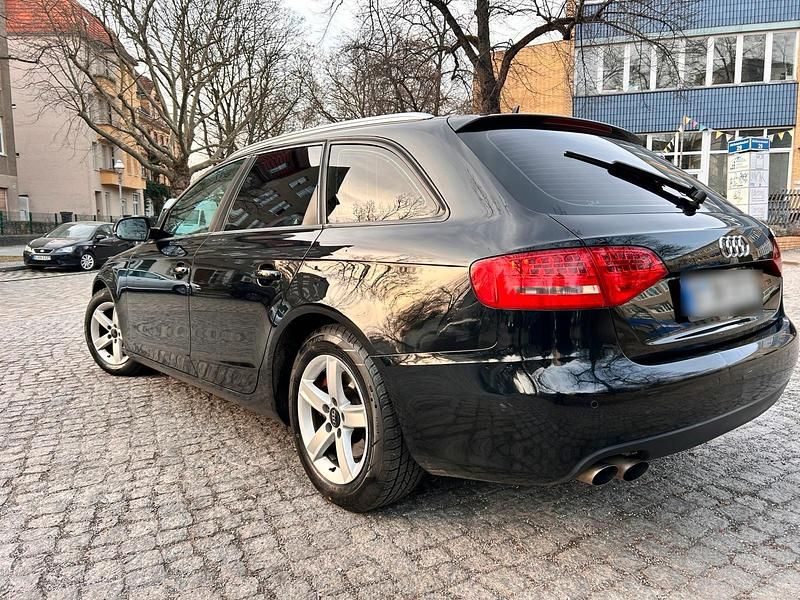 Gebraucht Audi A4 140 PS (102 kW) 2010 Schwarz Kombi