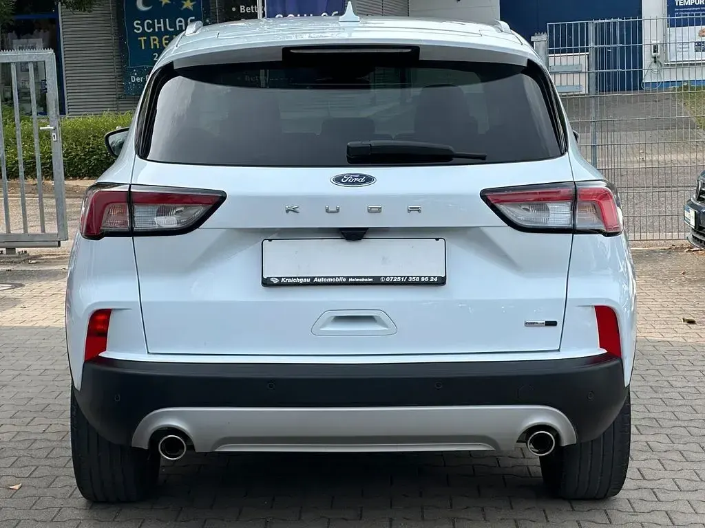 Gebraucht Ford Kuga Titanium 150 PS (110 kW) 2021 Weiß SUV