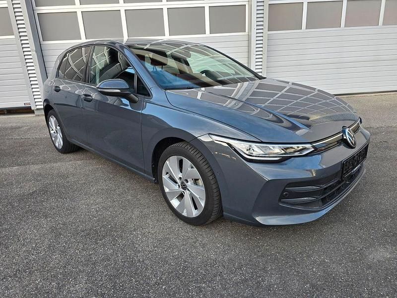 Gebraucht VW Golf VIII 116 PS (85 kW) 2025 Delfingrau metallic Limousine