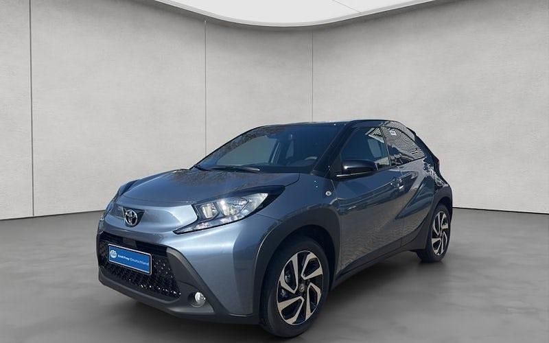 Grau Neu 2025 Toyota Aygo Play Kleinwagen | 17.290 € - Bild 1/4