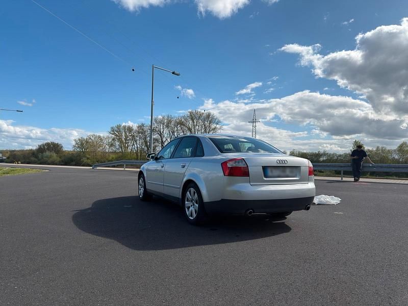 Gebraucht Audi A4 220 PS (161 kW) 2002 Silber Limousine