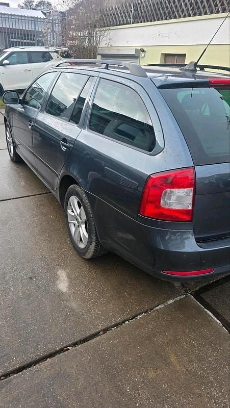 Gebraucht Skoda Octavia 140 PS (102 kW) 2010 Grau Kombi